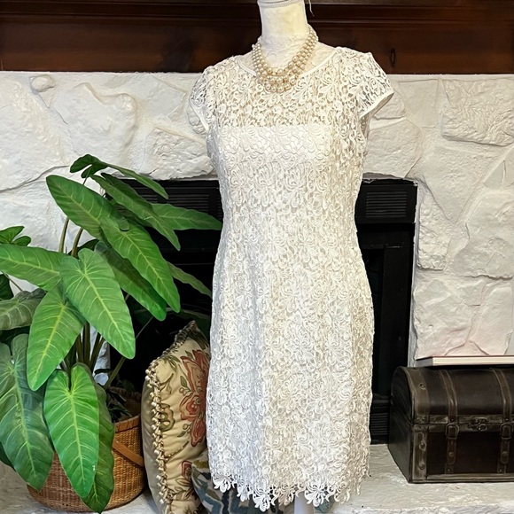 Adrianna Papell Dresses & Skirts - Adrianna Papell White Lace Romantic Dress Wedding Prom Cocktail NWT Size 12
